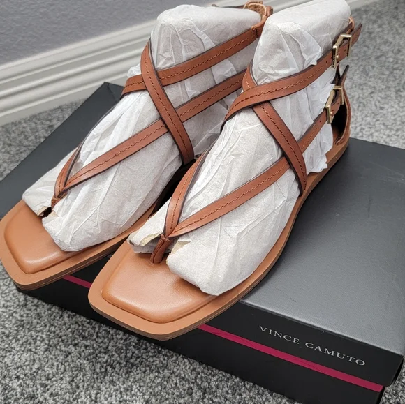 NWT! VC Sandals - Warm Caramel - 6 - Picture 3 of 4